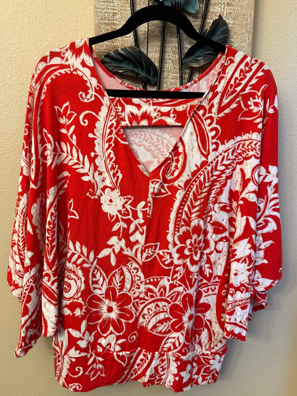 Chico’s Red White Paisley Boho Kimono Sleeve Top Size 1 EUC - Picture 2 of 6